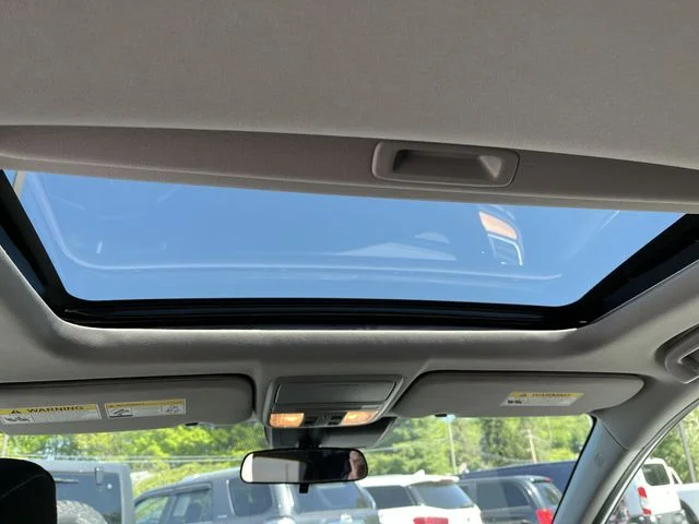 Used 2021  Honda EX image 18