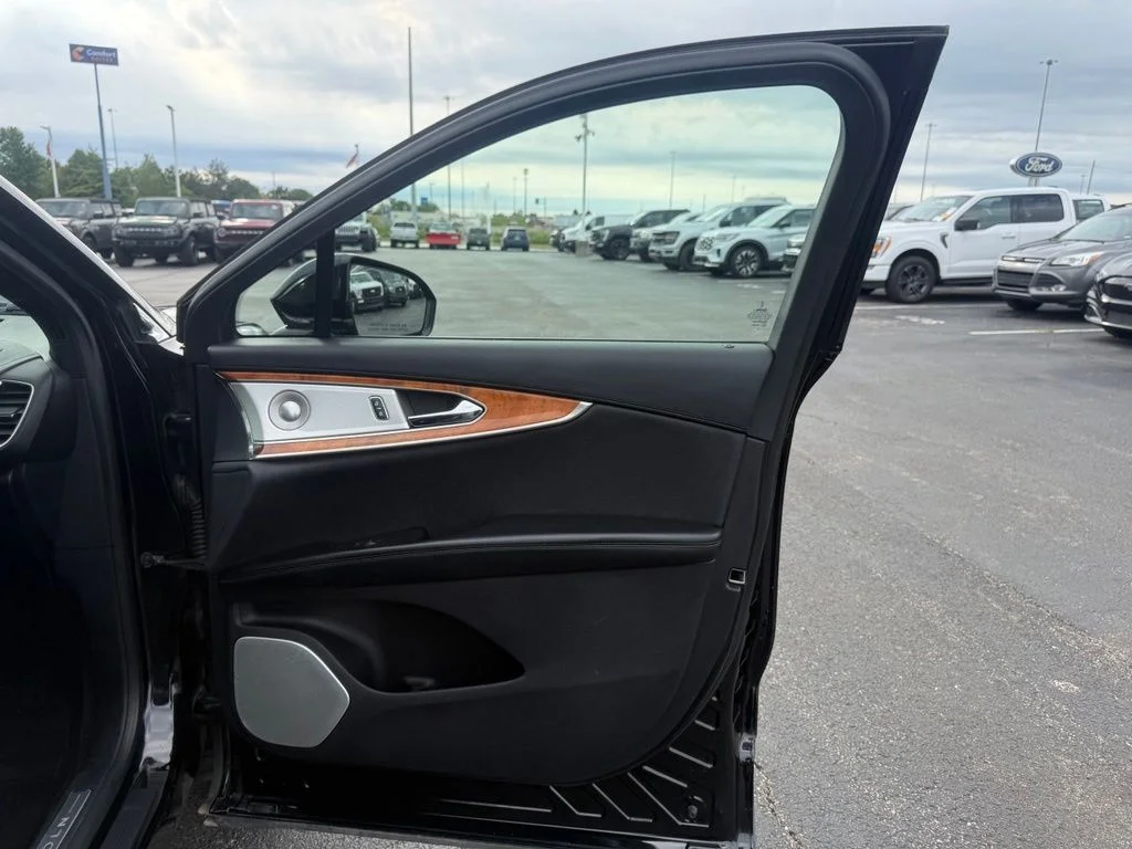 Used 2019 Black Lincoln Reserve image 58