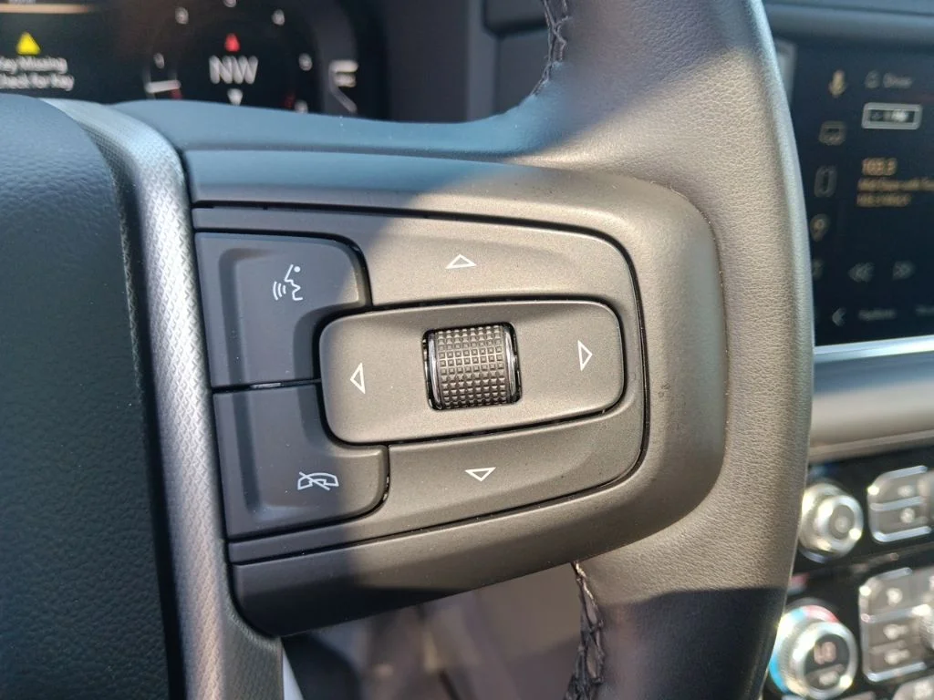 Used 2023 Onyx Black GMC Denali image 17