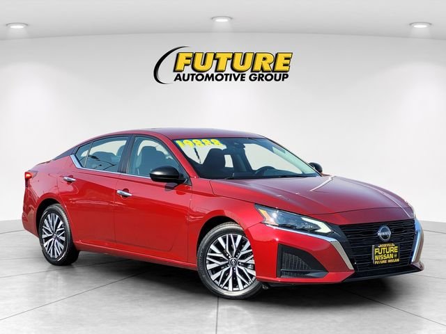 Used 2024 Red Nissan 2.5 SV image 1