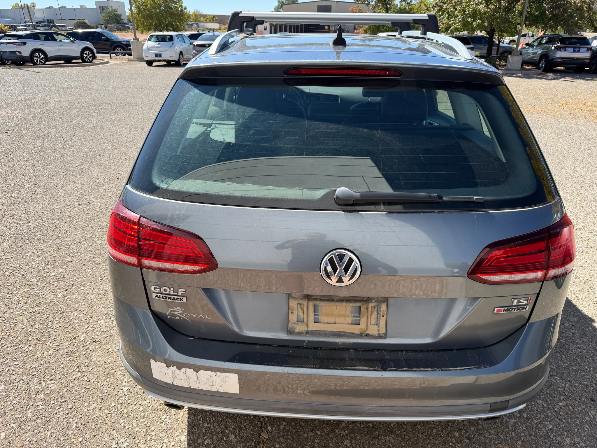 Used 2018 Platinum Gray Metallic Volkswagen 1.8T SEL 4MOTION image 16