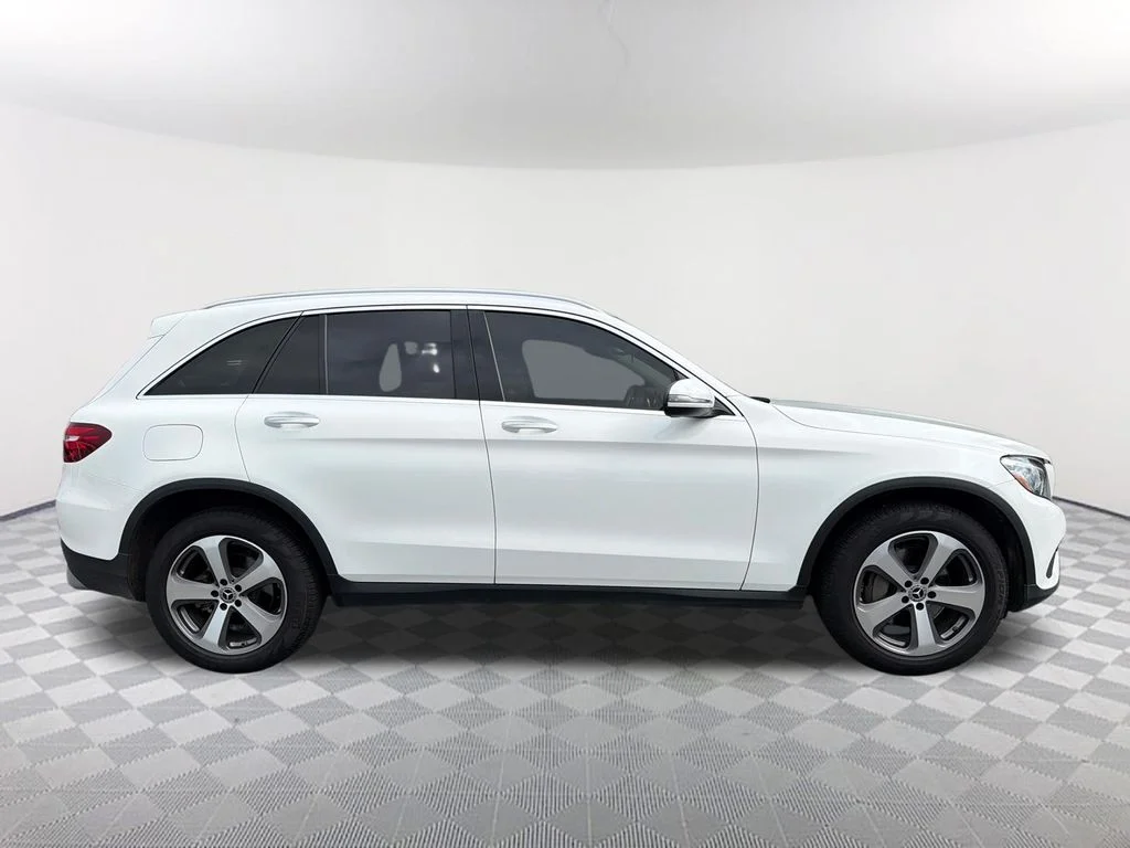Used 2019  Mercedes-Benz GLC 300 image 4