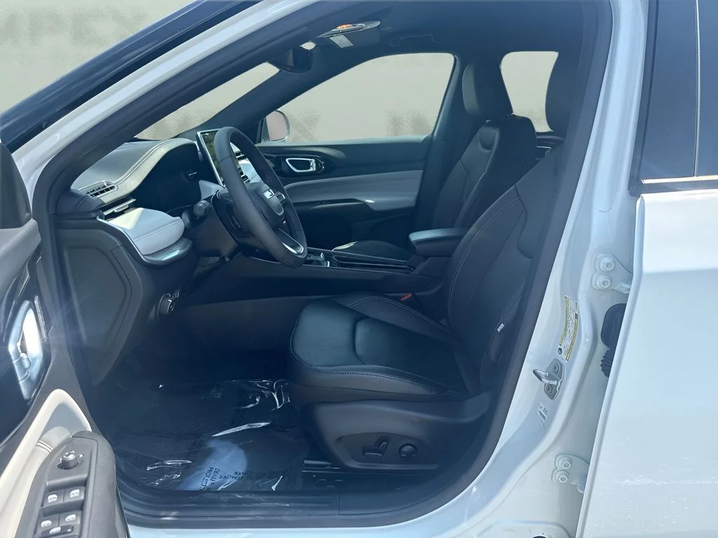 Used 2025 White Jeep Limited image 13