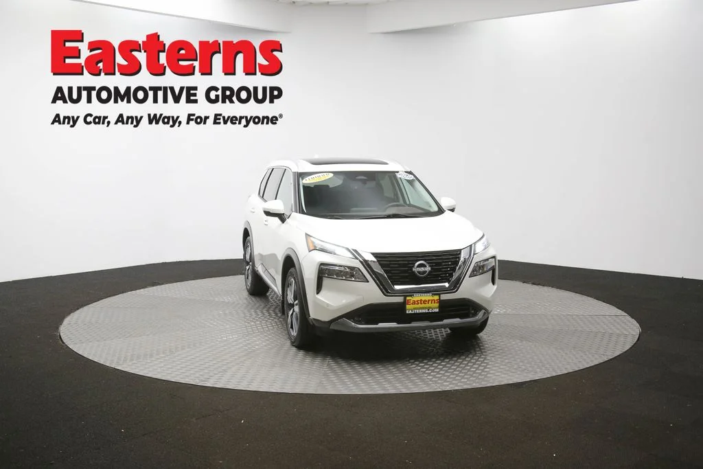 Used 2022 White Nissan SL image 52