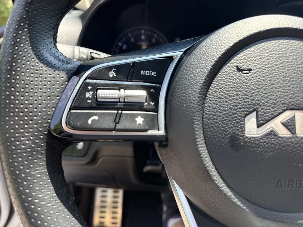 Used 2022 Snow White Pearl Kia GT-Line image 22