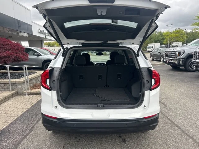 Used 2023 White GMC SLE image 25