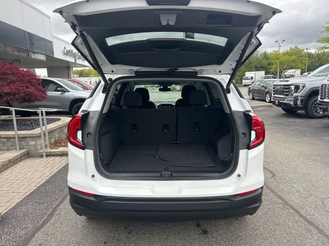 Used 2023 White GMC SLE image 25