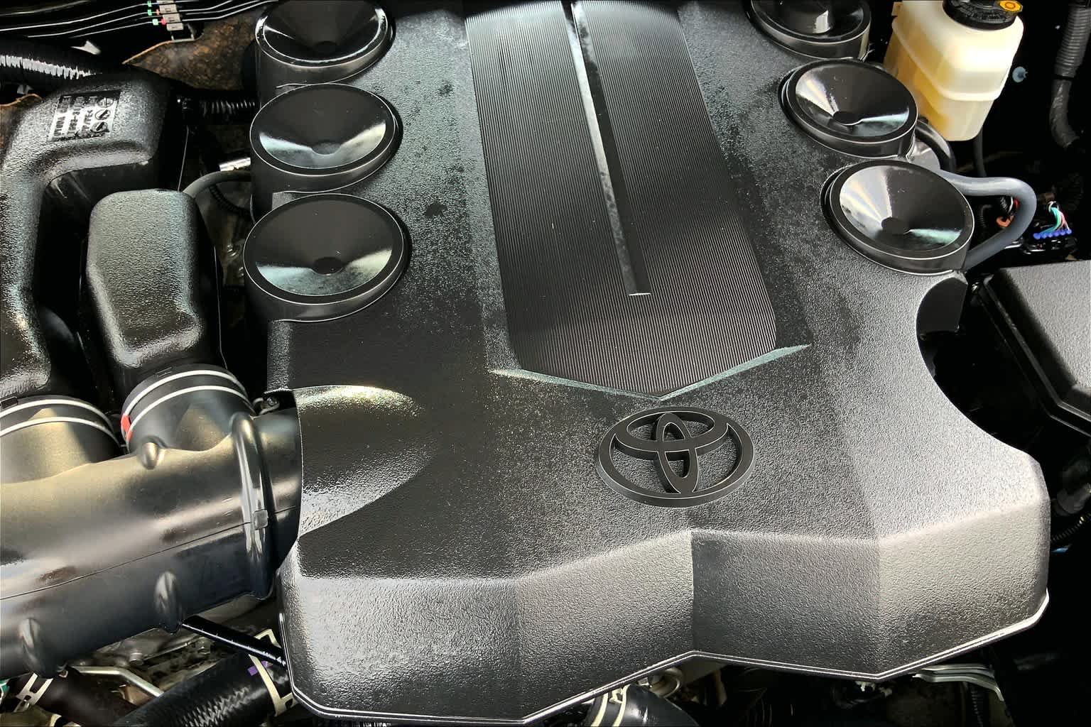 Used 2021 Midnight Black Metallic Toyota SR5 image 30