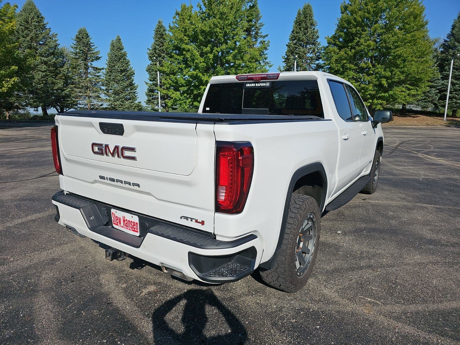 Used 2022 Summit White GMC AT4 image 5