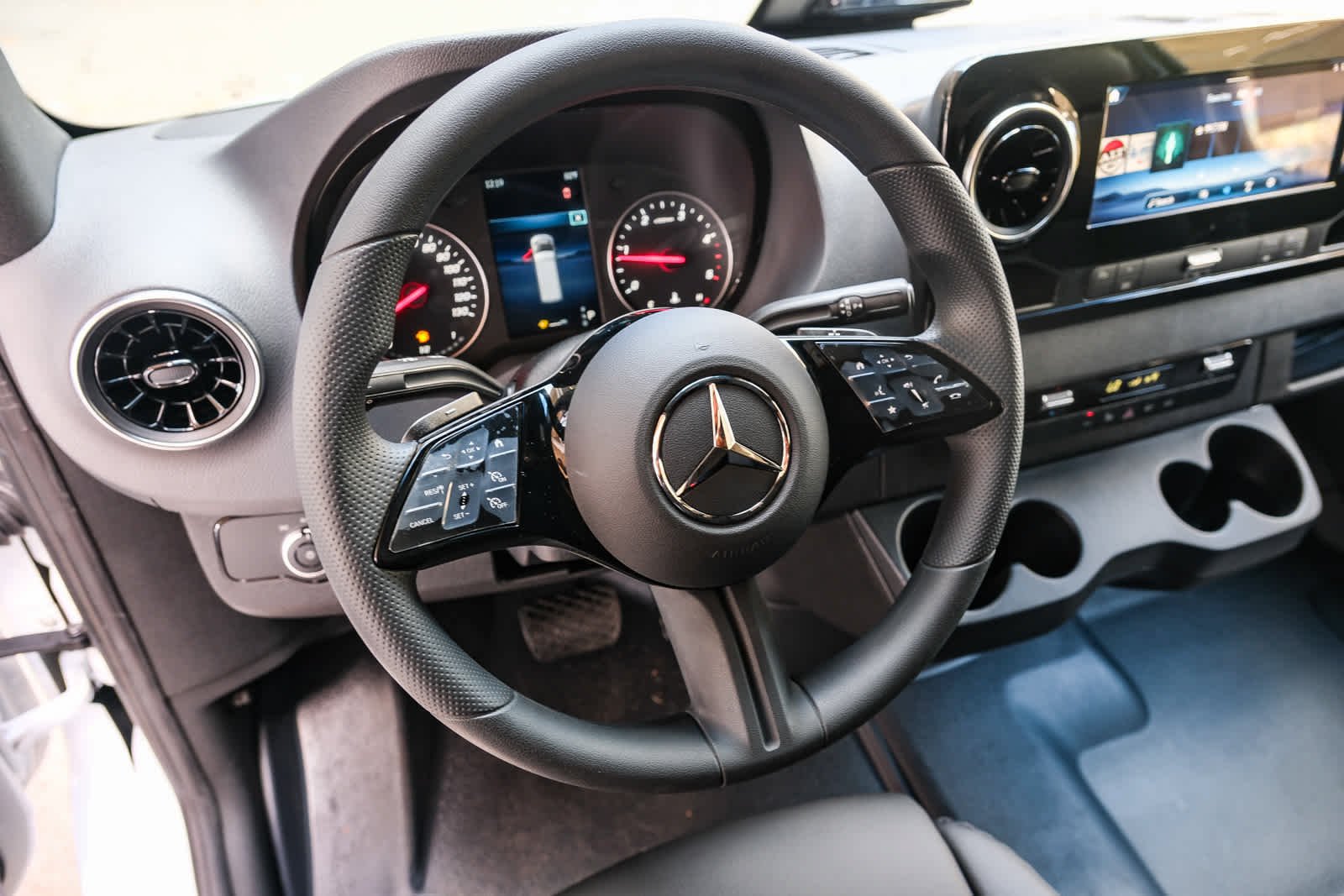 New 2026 Arctic White Mercedes-Benz Cargo 170WB High Roof RWD 2.0L I4 Diesel Turbo HO image 37