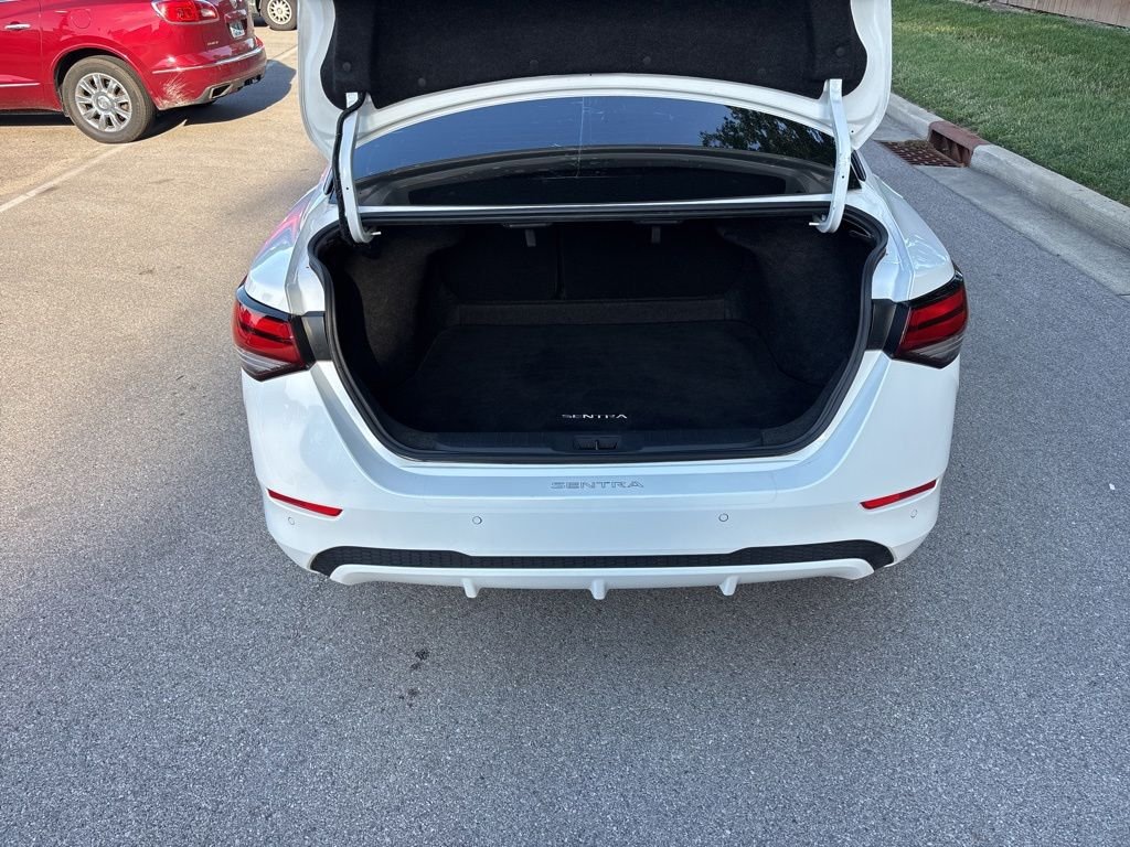 Used 2022 White Nissan SV image 35