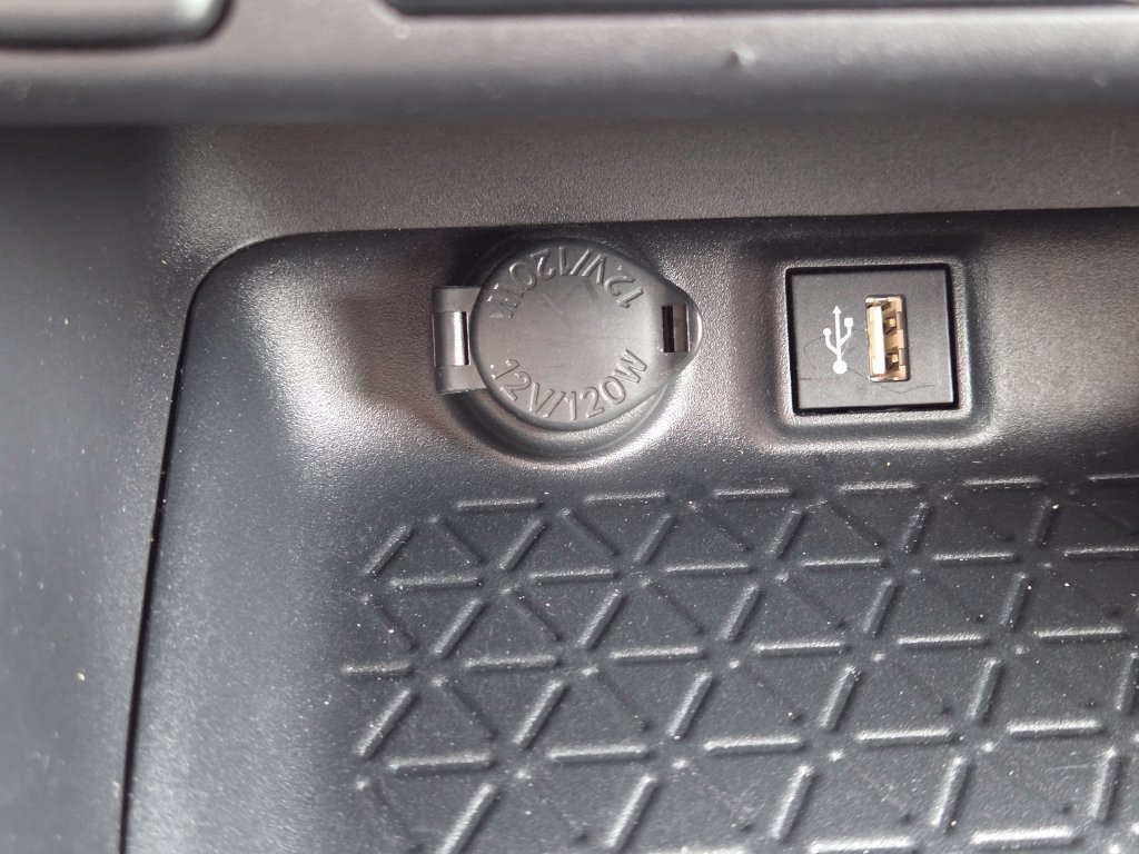 Certified Used 2025 Pearl Toyota XLE image 11