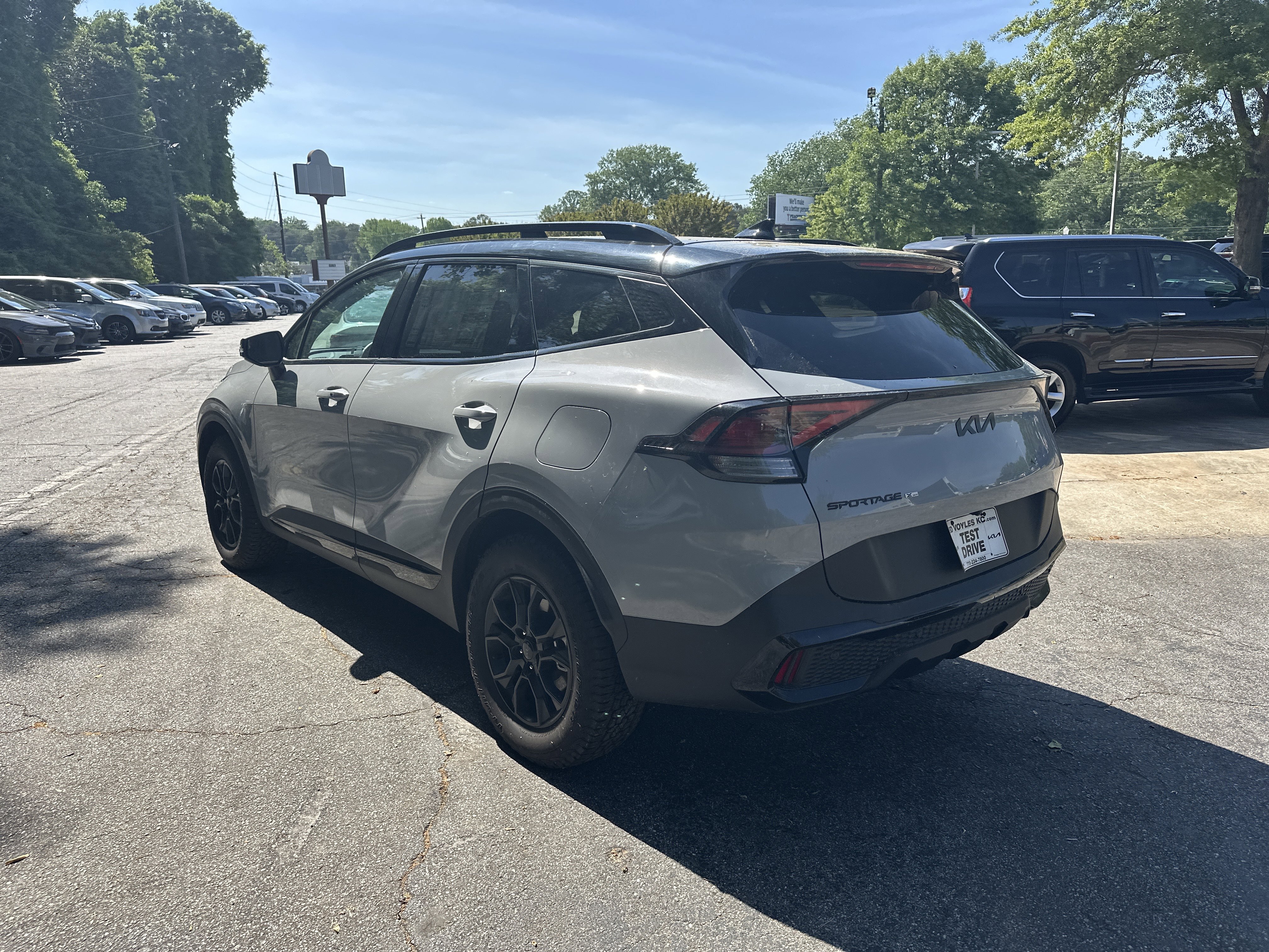 Used 2025 Wolf Gray/Ebony Black Roof Kia X-Pro image 8
