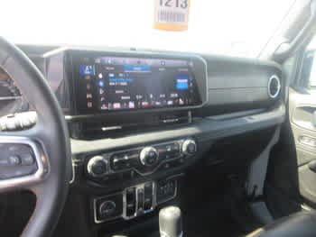 Used 2024 Earl Clearcoat Jeep Sahara image 5
