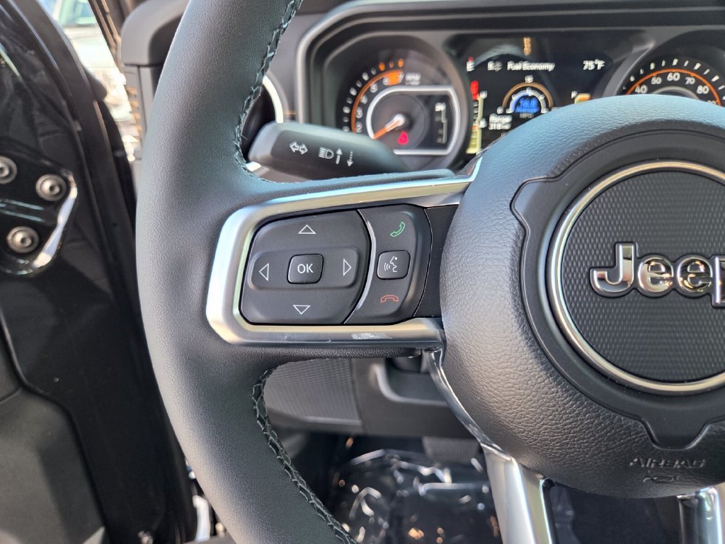 New 2026 Black Clear-Coat Exterior Paint Jeep Sahara image 18