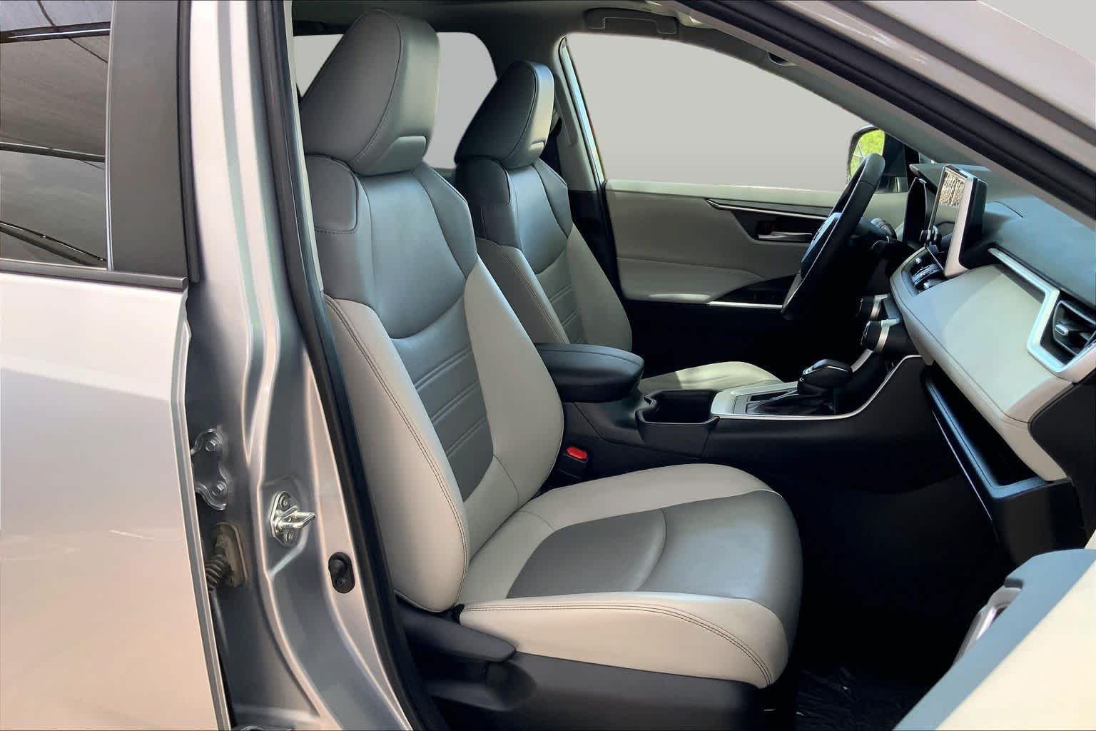 Used 2024 Silver Sky Metallic Toyota XLE Premium image 9