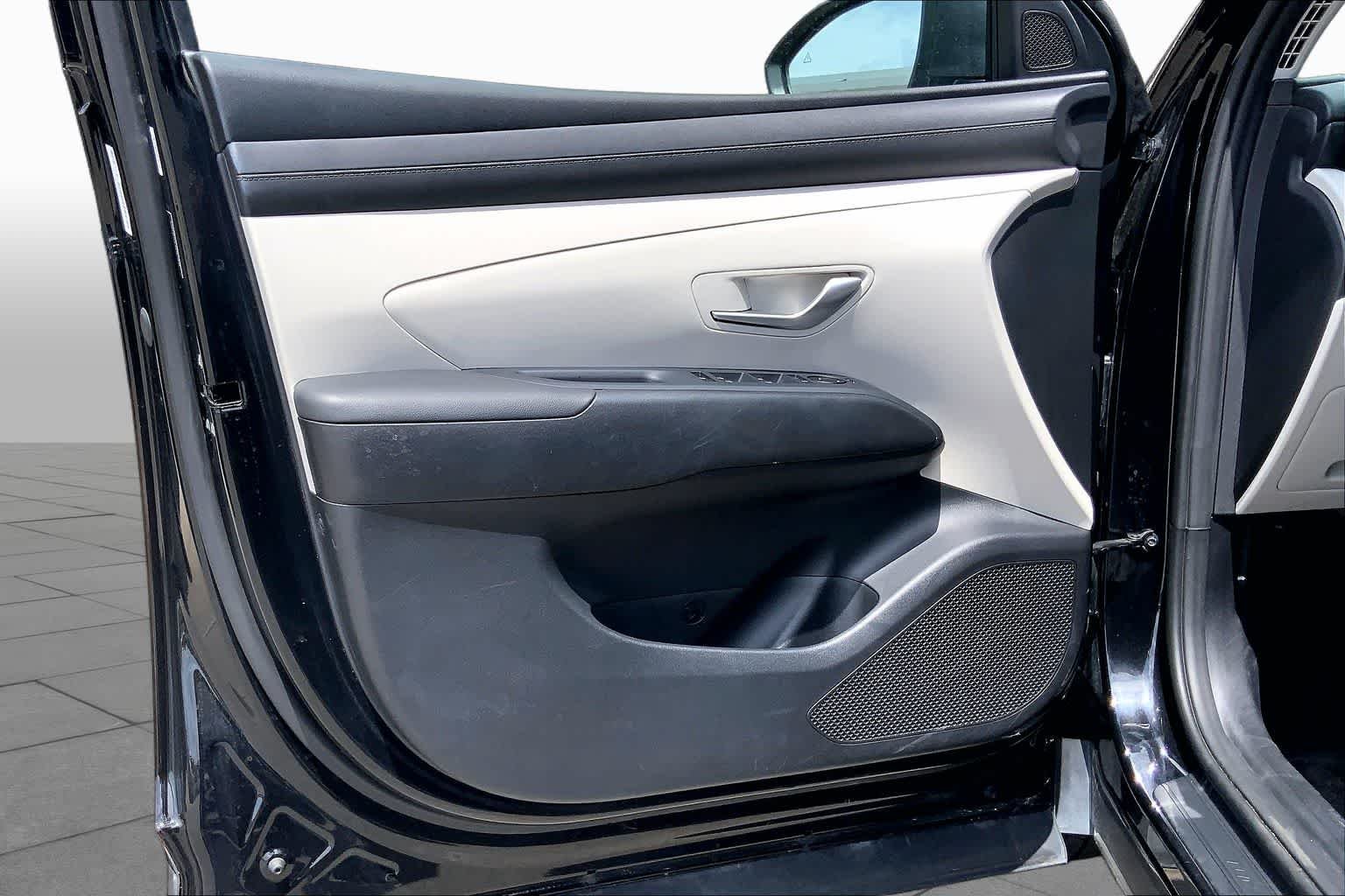 Used 2025 Phantom Black Hyundai SEL image 20