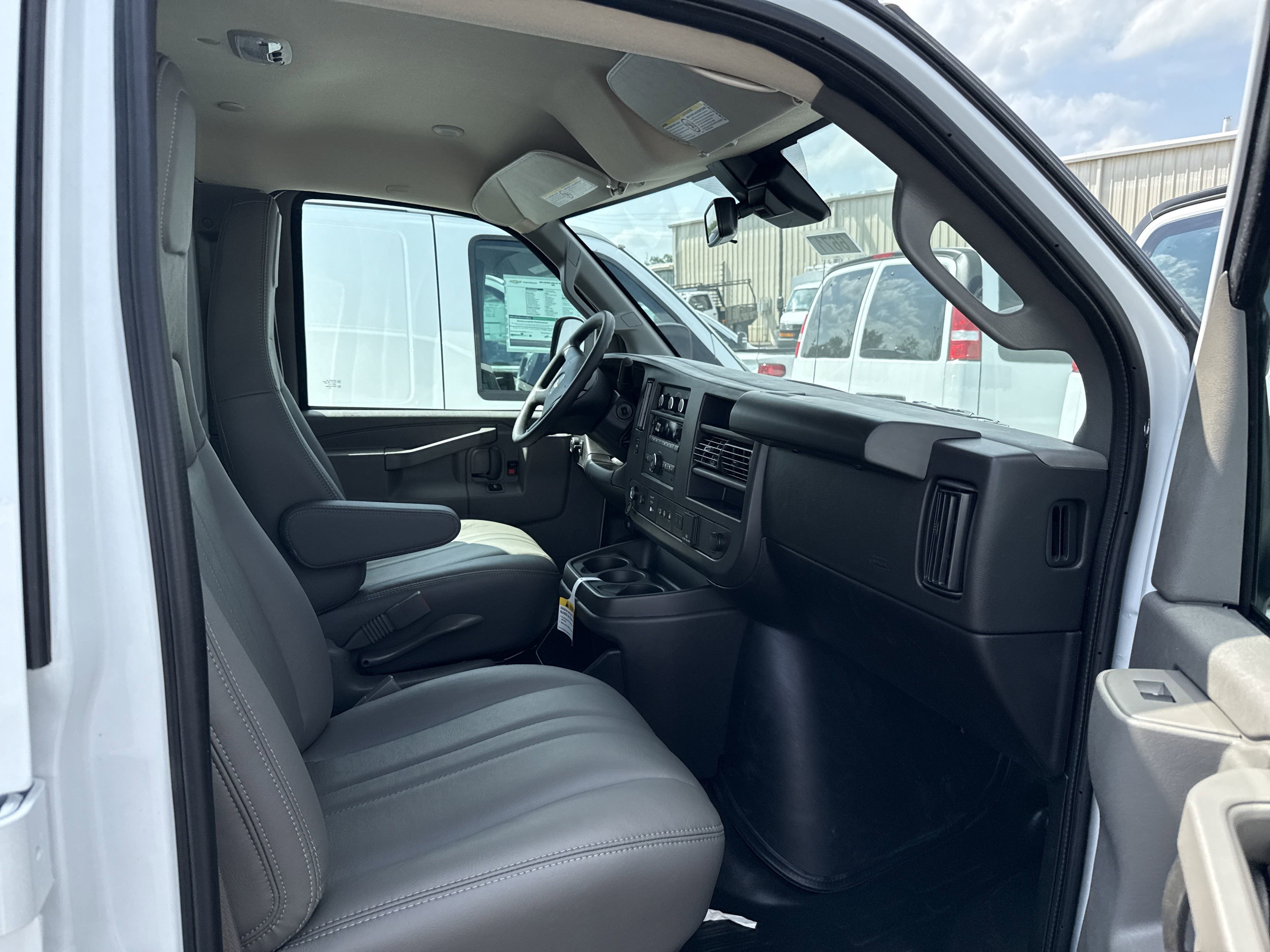 2025 Chevrolet Express Cargo Work Van - Photo 18