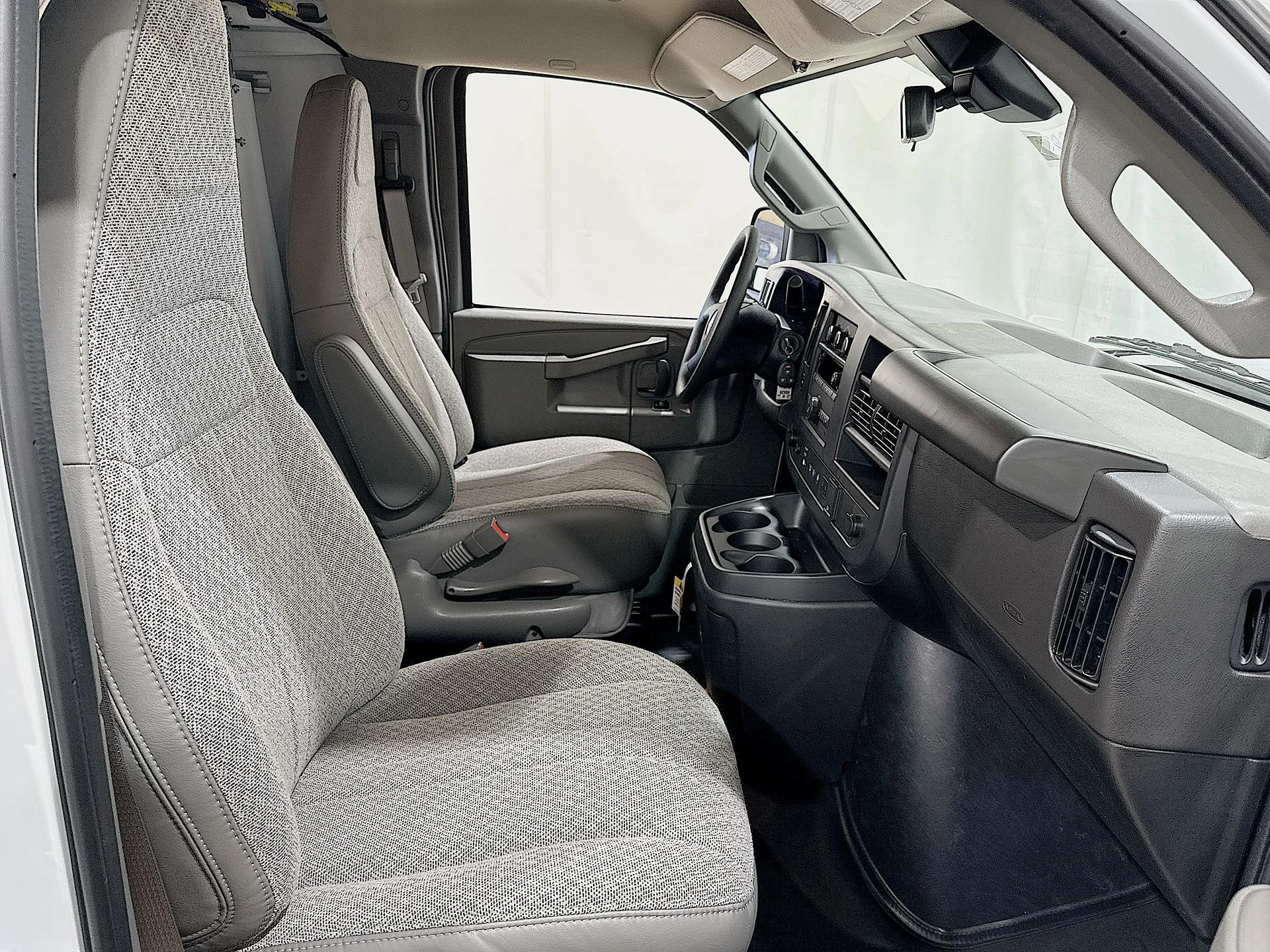 New 2025 Summit White GMC Work Van image 23
