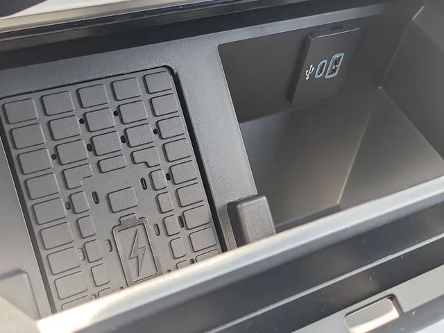 New 2026 White Metallic Ford Platinum image 28
