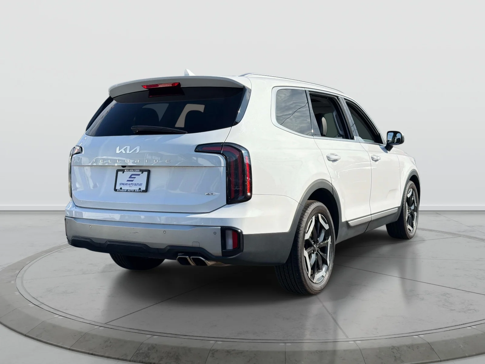 Used 2024 White Kia EX image 5