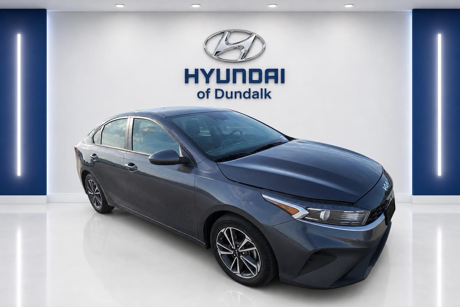 Used 2023 Gray Kia LXS image 3