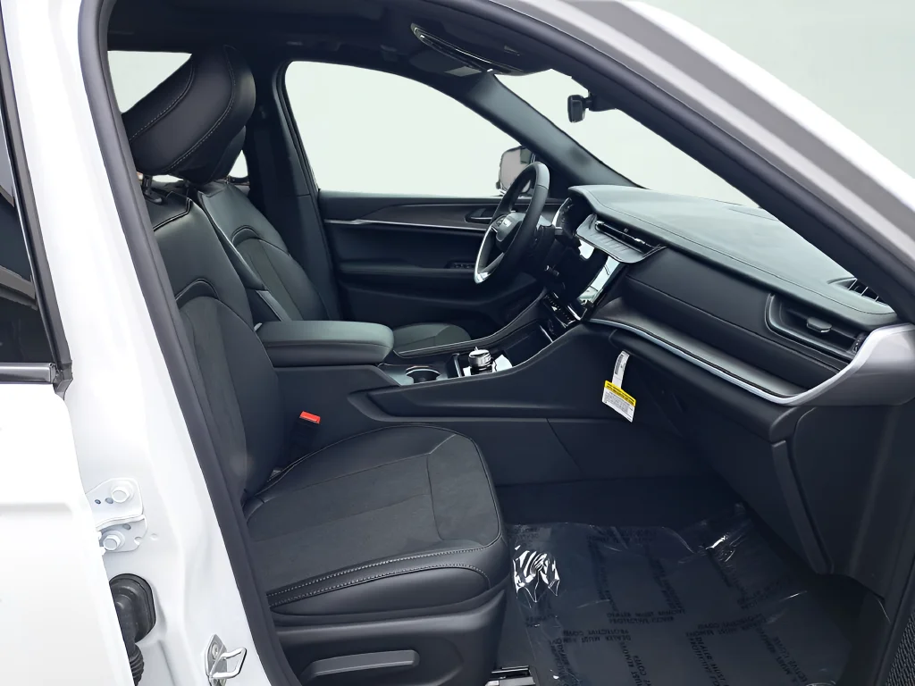 New 2026 White Jeep Altitude image 17