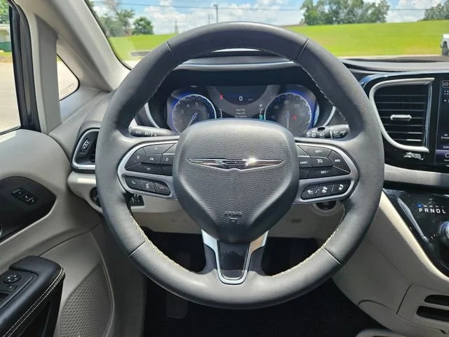 Used 2024 Red Chrysler Touring L image 14