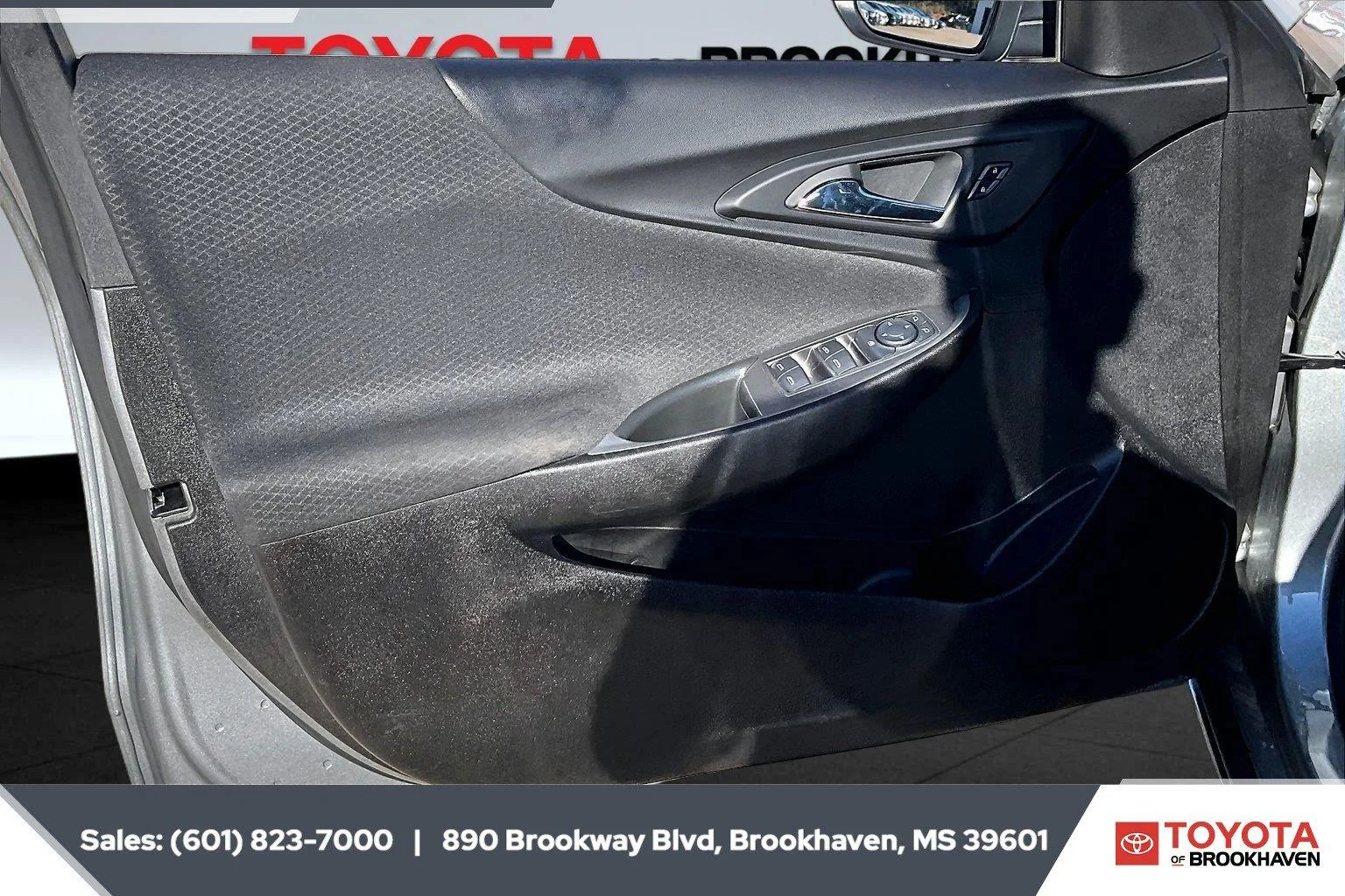 Used 2025 Sterling Gray Metallic Chevrolet LT image 17