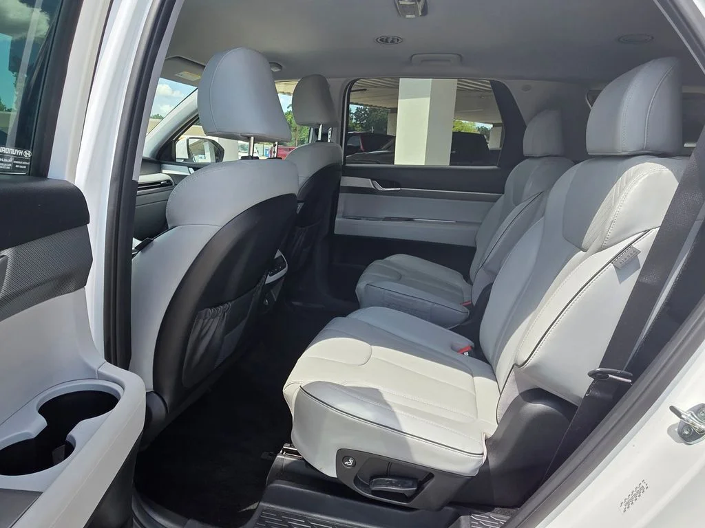 Used 2025 White Hyundai SEL image 12