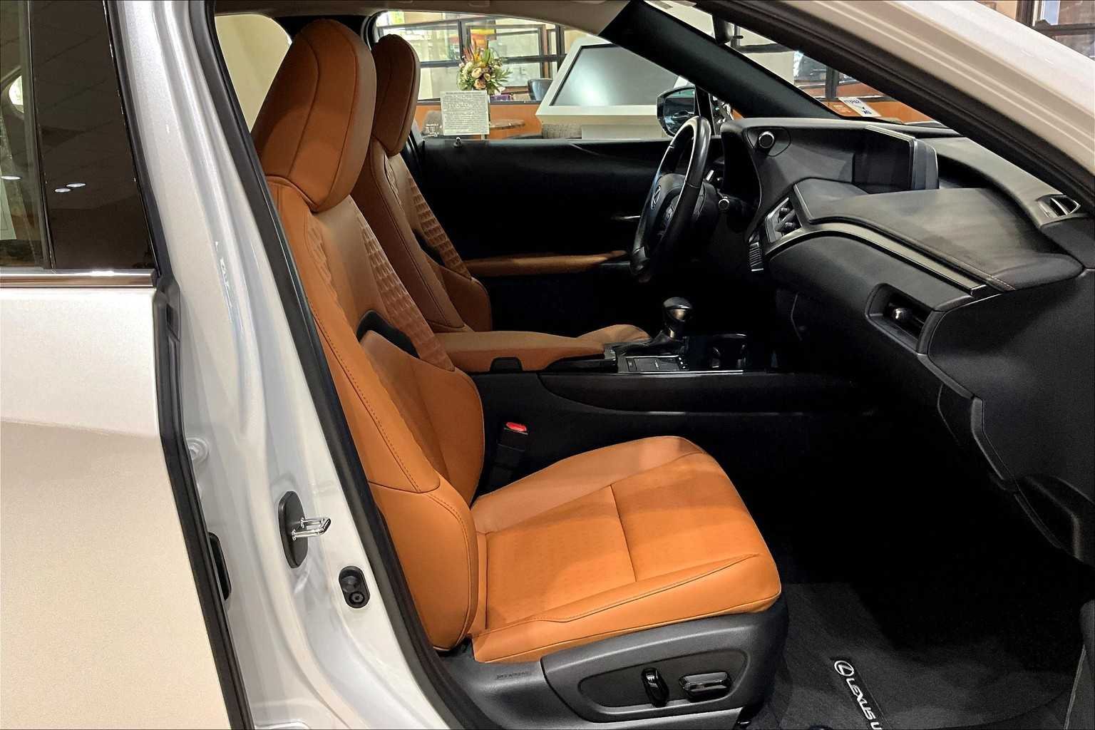 Certified Used 2022 Eminent White Pearl Lexus  image 8