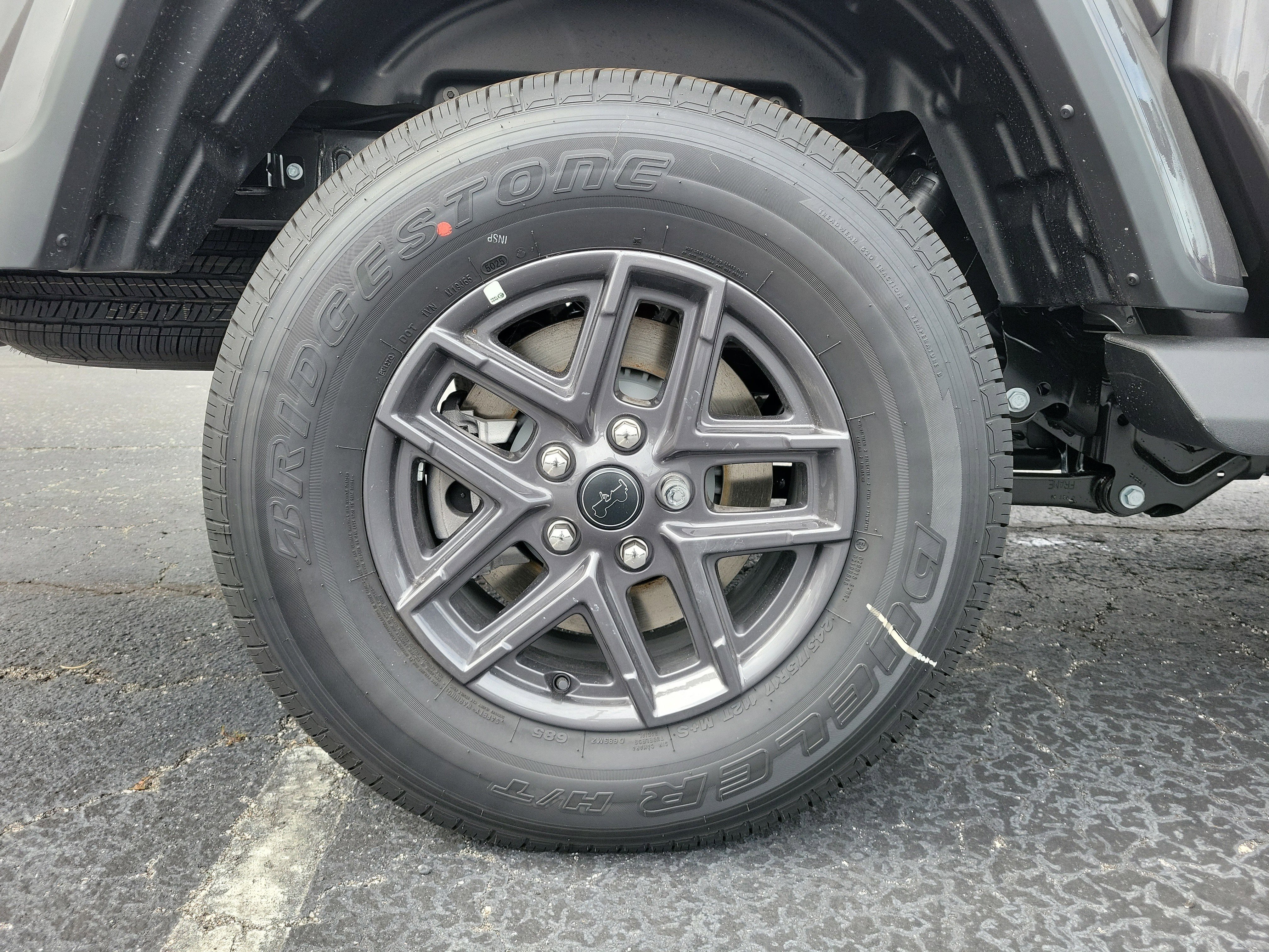 New 2026 Granite Crystal Metallic Clearcoat Jeep Sport S image 4