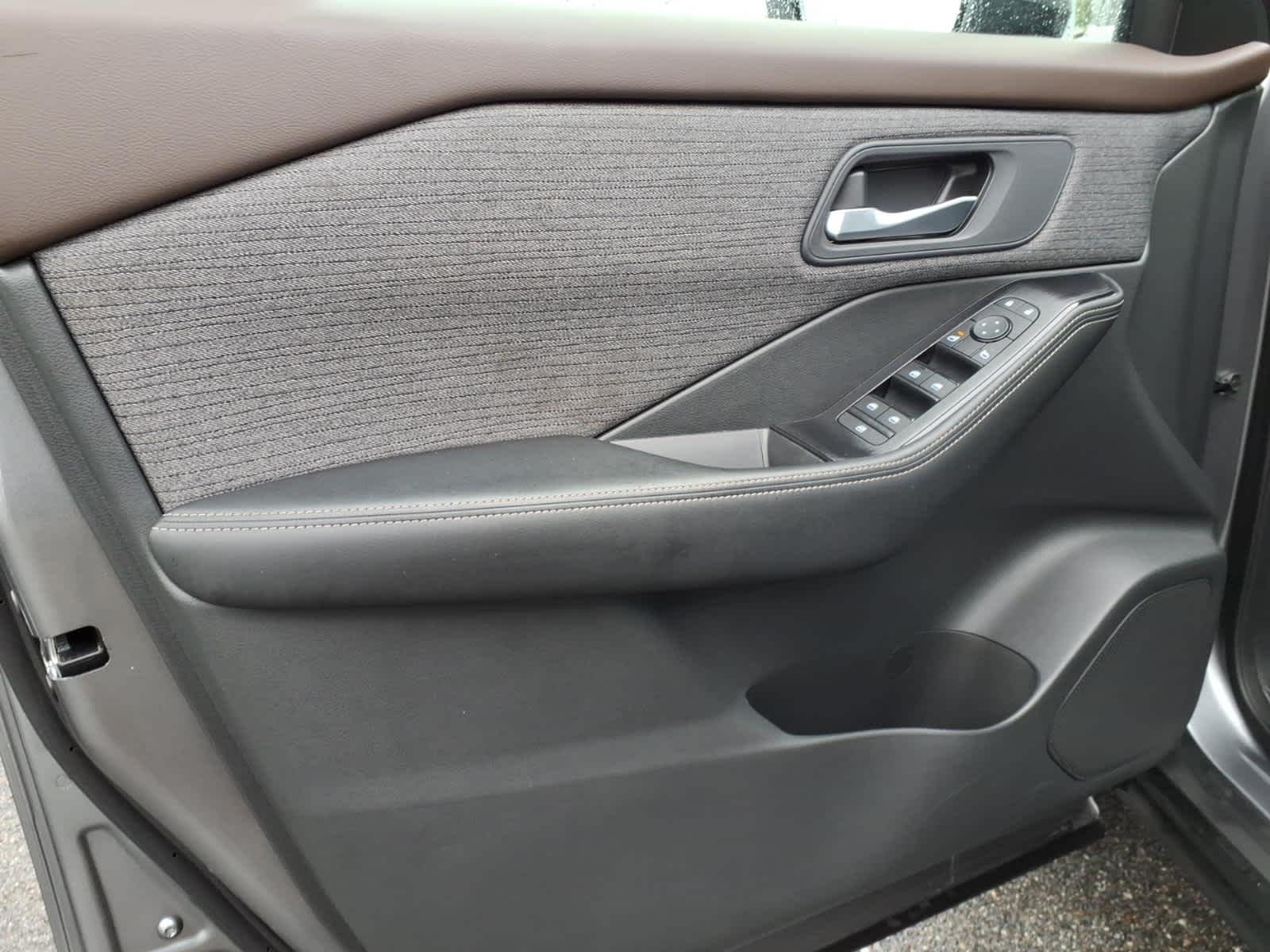 Used 2022 Gun Metallic Nissan SV image 10