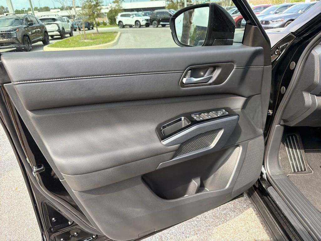 New 2026 Nissan Pathfinder SL 4D Sport Utility