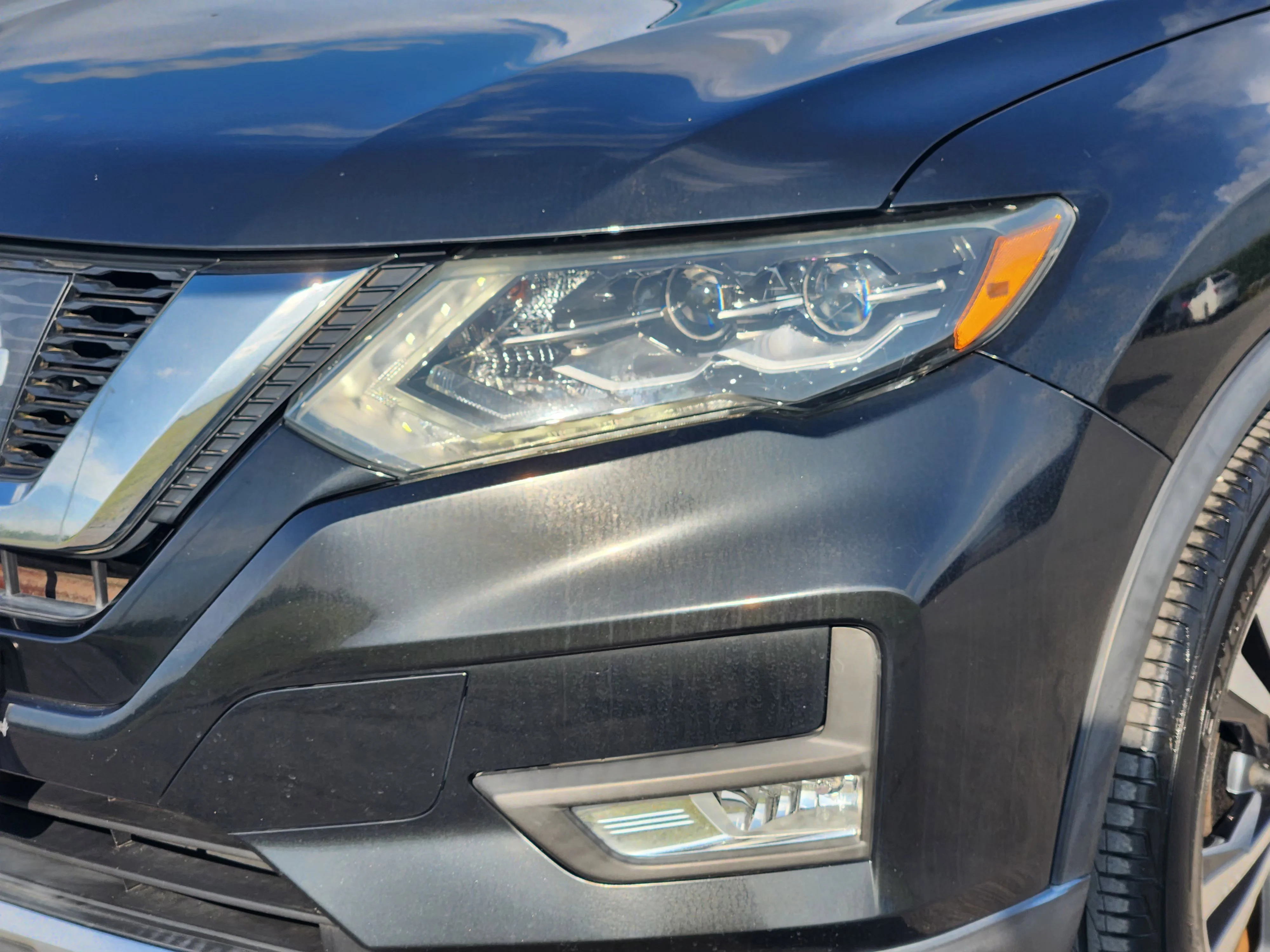 Used 2017 Magnetic Black Nissan SL image 8