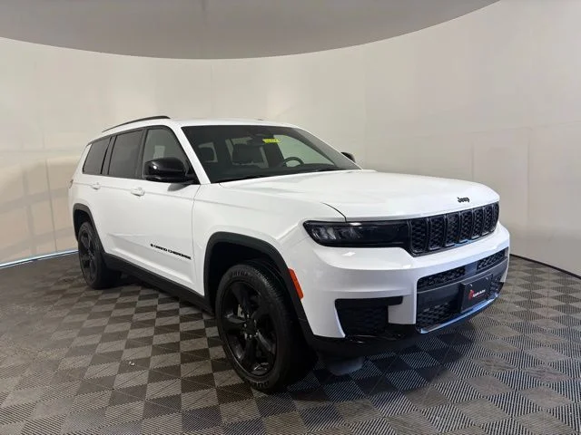 Used 2023 White Jeep Altitude image 1