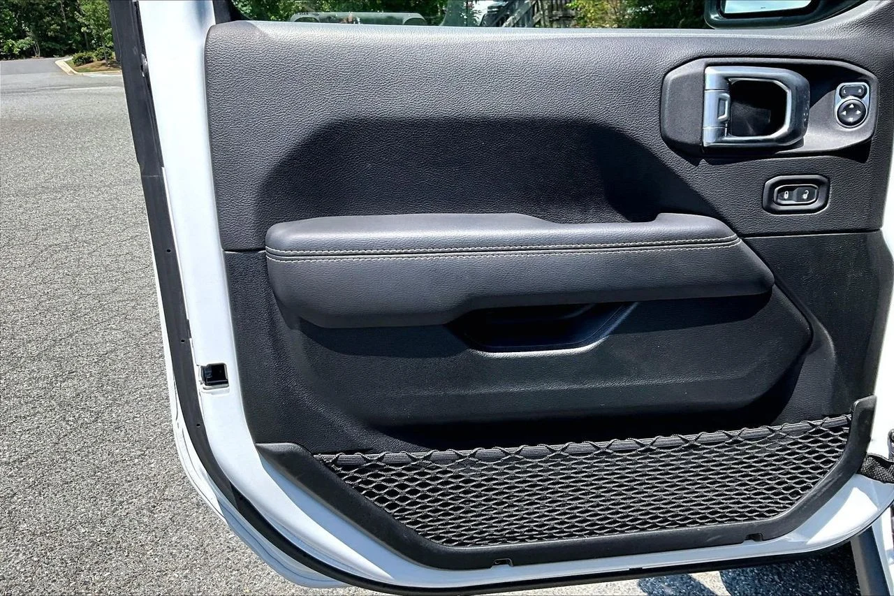 Used 2021 White Jeep Rubicon image 26