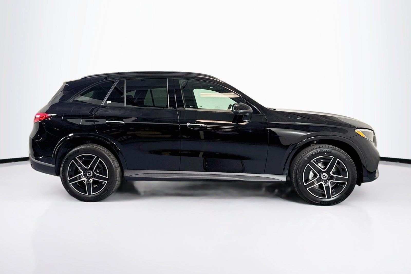 New 2026 Black Mercedes-Benz GLC 300 image 4