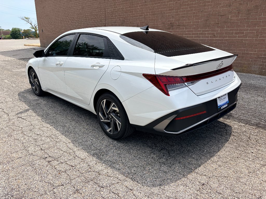 Used 2025 Serenity White Hyundai SEL Sport image 3