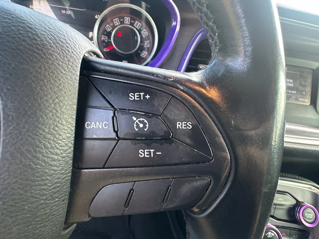 Used 2015 Pitch Black Clearcoat Dodge SXT image 13