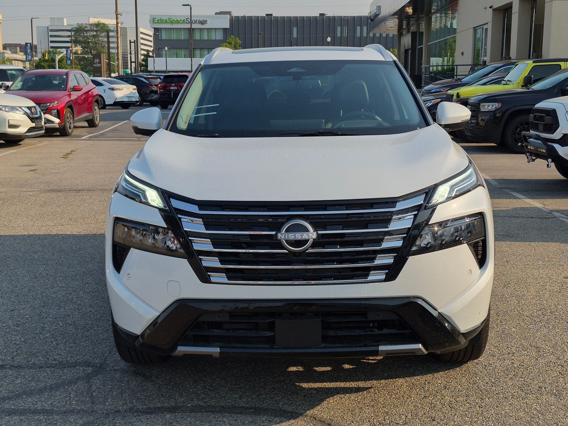 New 2026 Everest White Pearl Tricoat Nissan Platinum image 9