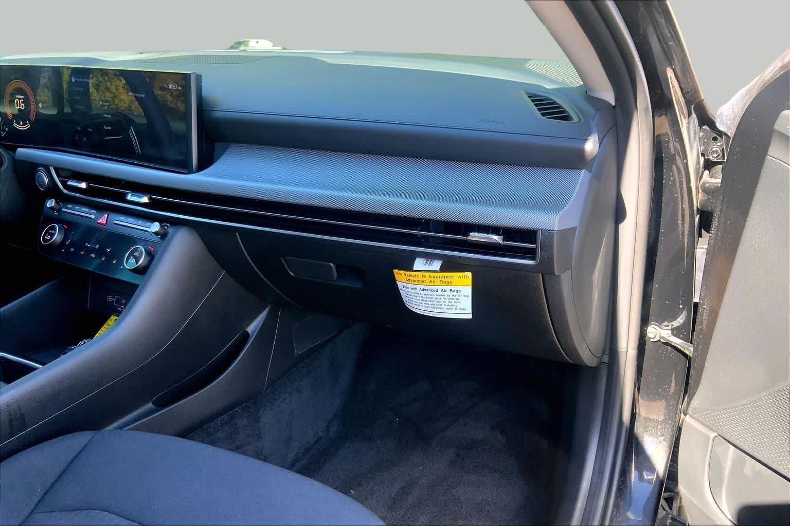 Used 2024 Onyx Black Hyundai SEL image 17