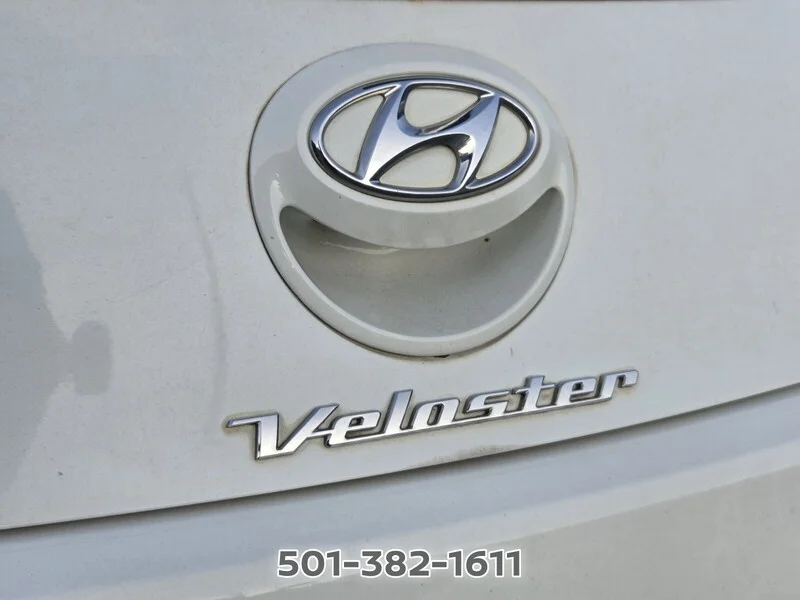 Used 2013 White HYUNDAI BASE image 9