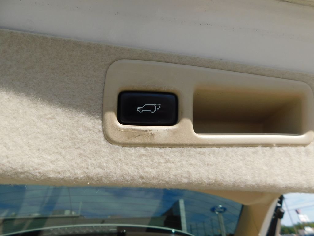 Used 2015 White Lexus 350 image 25