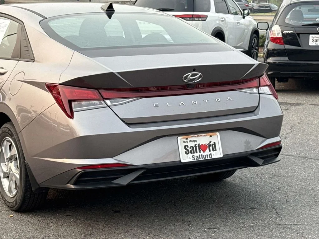Used 2023  Hyundai SE image 10