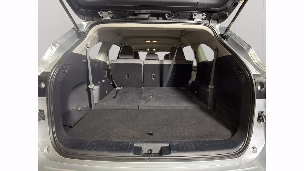 Used 2022 Silver Toyota L image 27