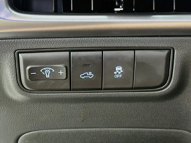 New 2027 White Hyundai SE image 20