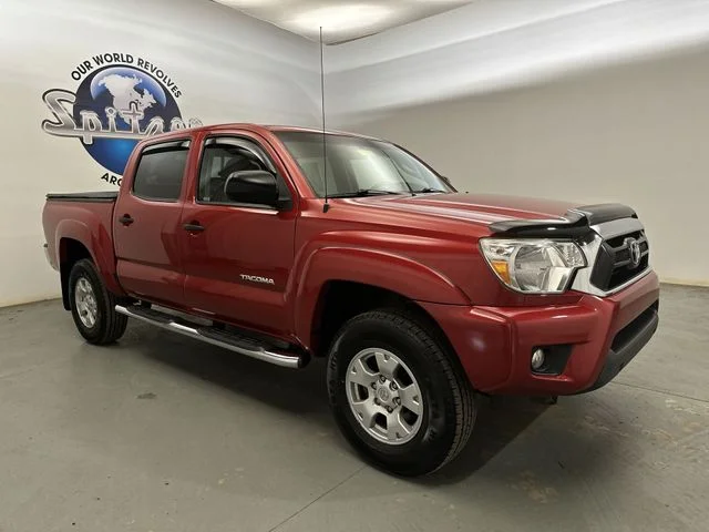 Used 2015 Red Toyota Base image 12