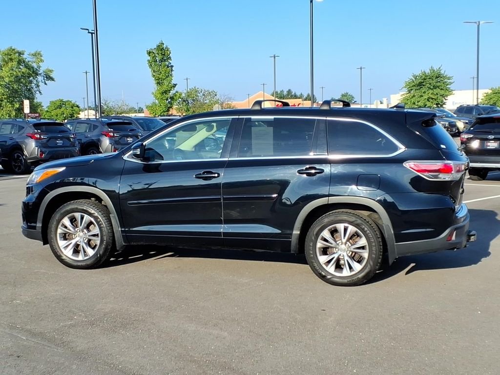 Used 2015 Toyota Highlander LE Plus with VIN 5TDBKRFH3FS175160 for sale in Savoy, IL