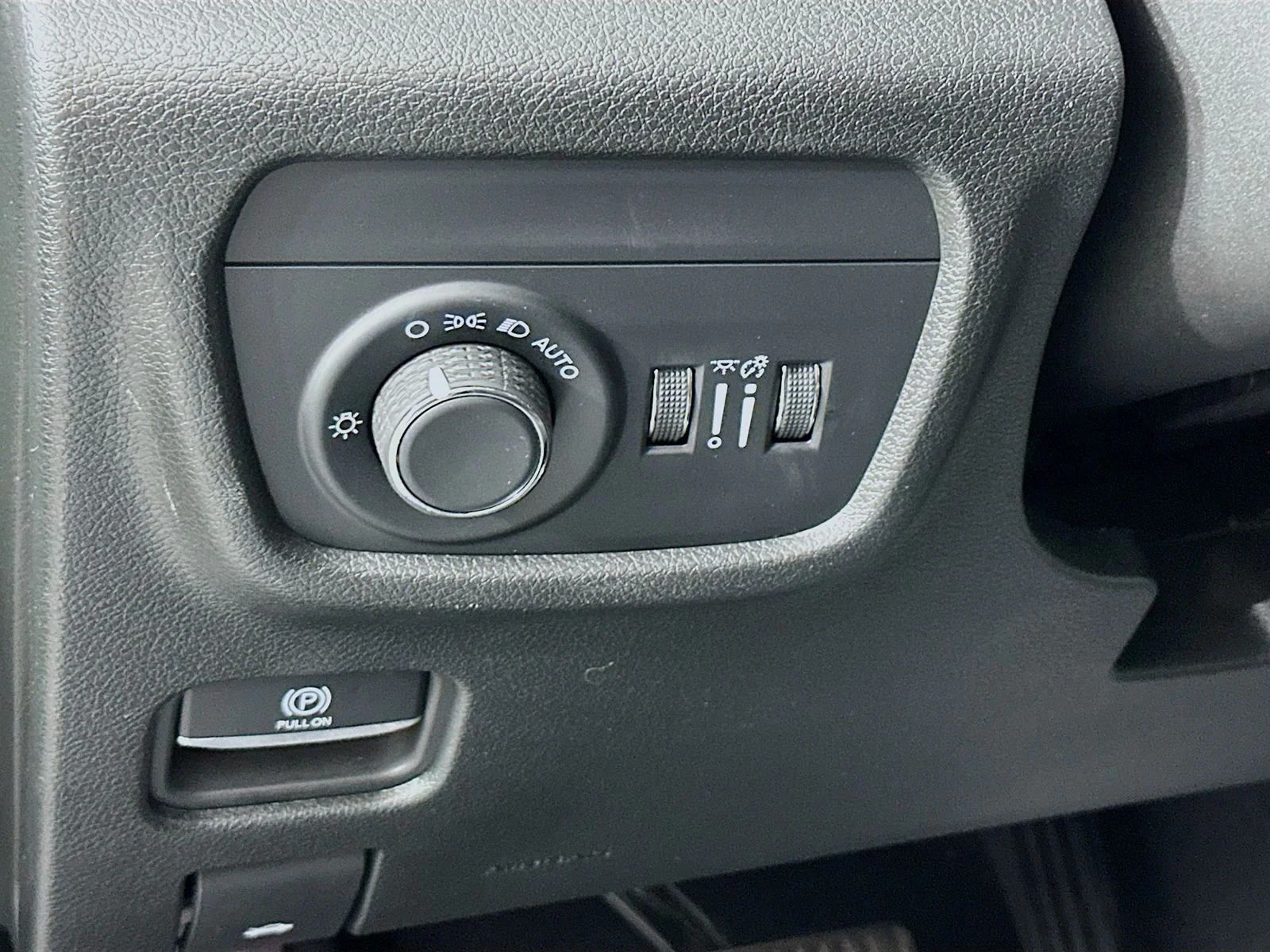 Used 2024 Silver Jeep Laredo X image 10
